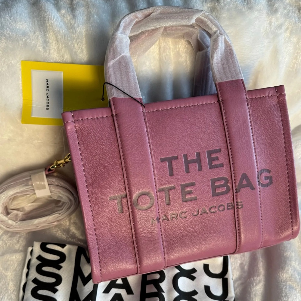 NWT MARC JACOBS TOTE BAG ( SIZE SMALL )